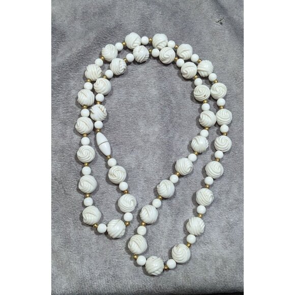 Vintage White Plastic Knot Beaded Necklace With Gold Tone Accents - Picture 5 of 5